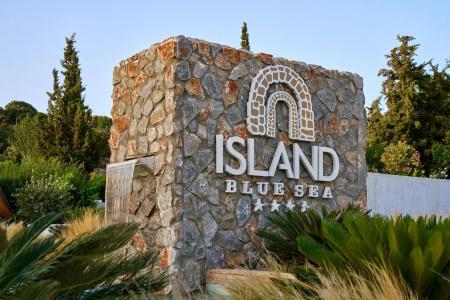 Blue Sea Island - 0