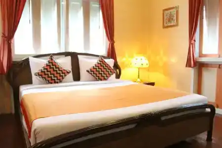 Samsen Sam Place - 77