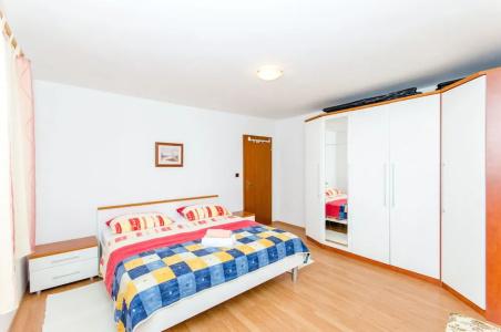 and Rooms Iva - 2