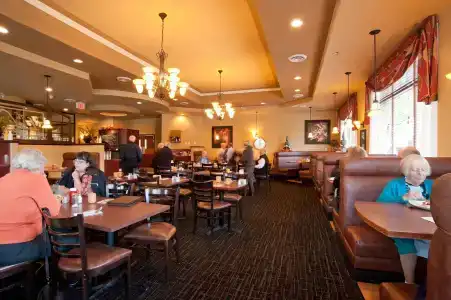 Elk Lake Inn & Suites - 18