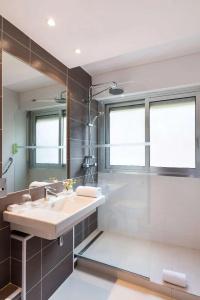 Best Western Mediterranee Menton - 40