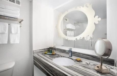 DoubleTree by Hilton - 44