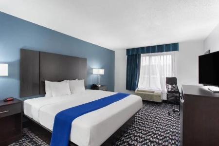 Baymont by Wyndham Charlotte University - 18