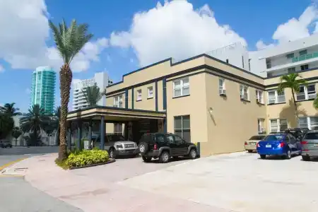 Lombardy Inn - 15