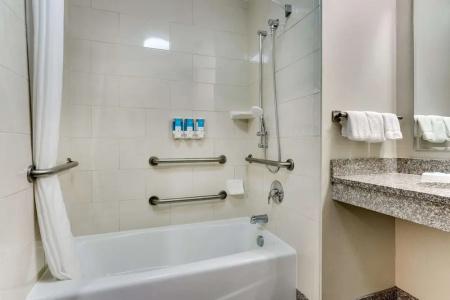 Drury Inn & Suites Orlando near Universal Orlando Resort - 59