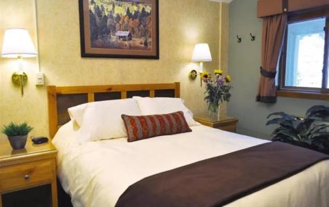 GetAways at Olympic Village Inn - 12