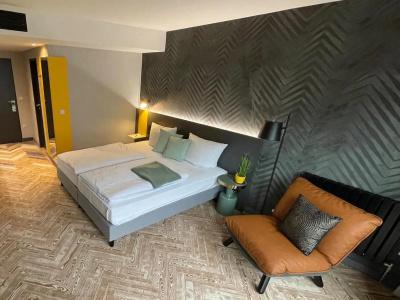 Loginn Stuttgart Zuffenhausen - 6