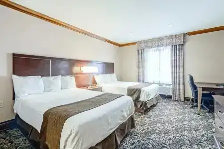 Woodbine & Suites - 3