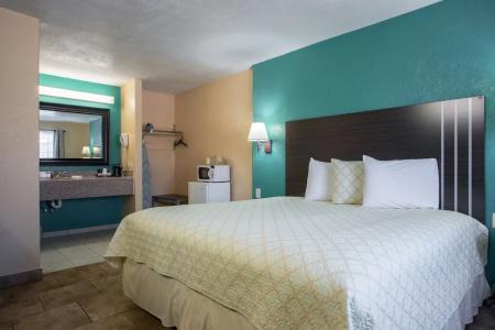 Pinn Road Inn and Suites Lackland AFB and Seaworld - 20