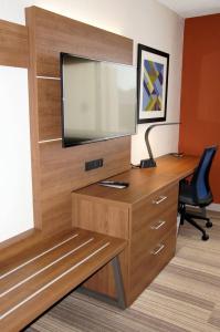 Holiday Inn Express - Norfolk, an IHG - 6