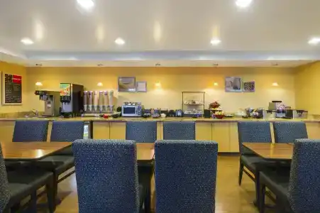 TownePlace Suites by Marriott Kansas City - 17