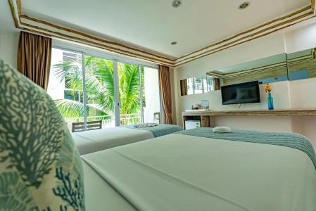 Ark Bar Beach Resort - 3