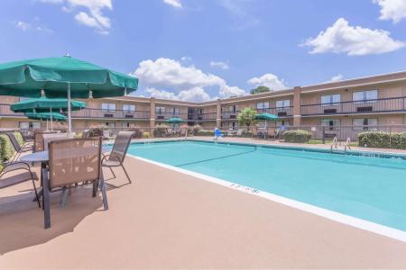 Ramada by Wyndham - 11