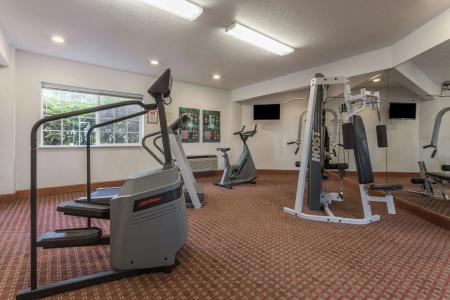 Ramada by Wyndham Portland - 10