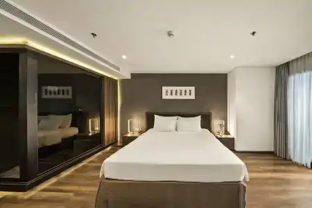 The Code & Spa - 102