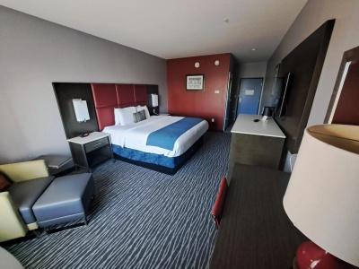 Best Western Plus Airport Inn & Suites - 3