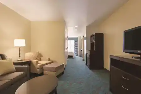 Hilton Garden Inn - 3