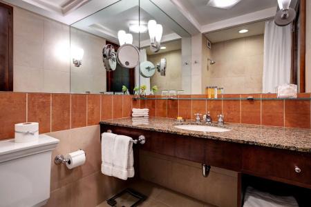 Giraffe by Library Hotel Collection - 8