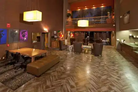 Best Western Plus Thunderbird Suites - 12