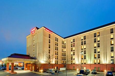 Hampton Inn Boston Logan Airport - 36