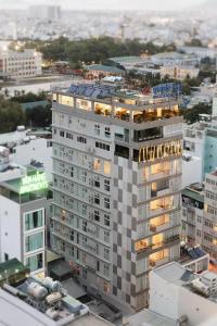 Maple Leaf & Apartment - 25