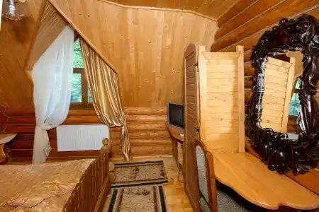 Смерековый Двор - 12