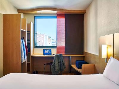 Ibis Barcelona Centro (Sagrada Familia) - 5