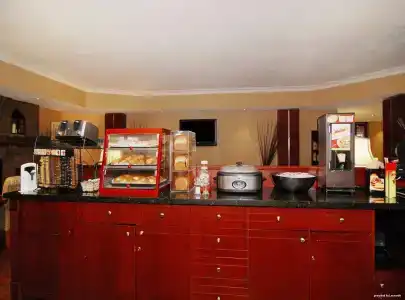 Quality Inn & Suites - 11