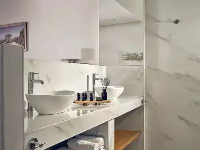 Cavo Orient Beach & Suites - 10
