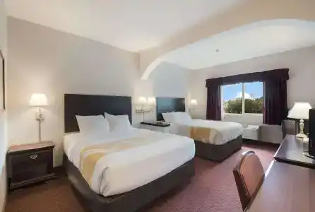 Quality Inn Grand Suites Bellingham - 4