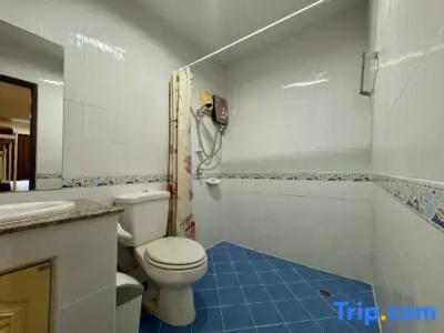 Ananas Phuket Central Hostel - 40