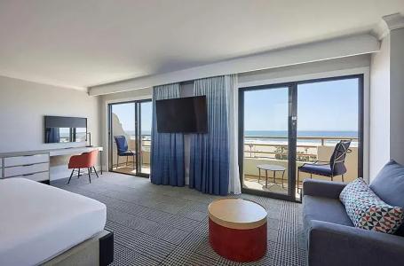 The Waterfront Beach Resort, A Hilton - 88