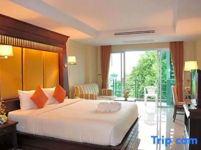 August Suites - 40