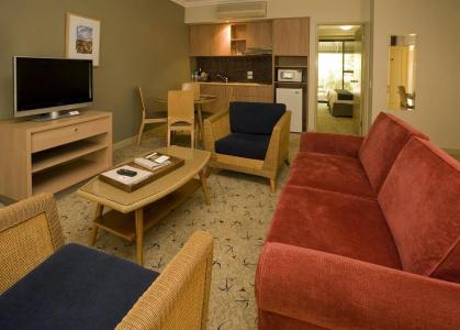 Rydges - 77