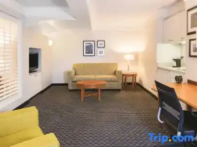 La Quinta by Wyndham University Area Chapel Hill - 40