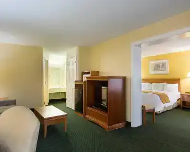 Days Inn & Suites by Wyndham Colonial - 25