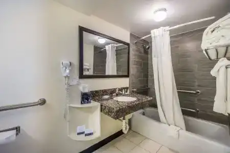 Clarion Inn & Suites Central Beach - 60