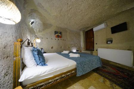Emit Cave - 220