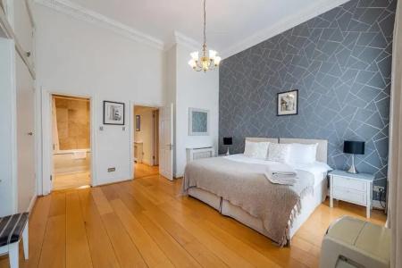 Queensgate Court - 254