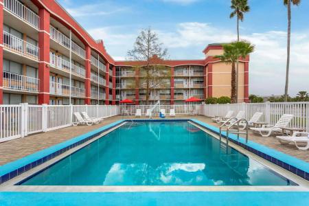 Days Inn by Wyndham Orlando Near Millenia Mall - 15