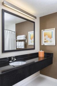 Fairfield Inn & Suites - 7