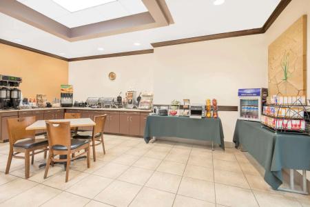 Hawthorn Suites by Wyndham - 21