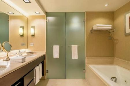 Sheraton & Convention Center - 64