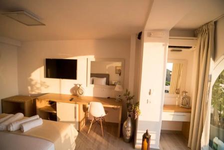 Kratiras View Luxury Suites - 109