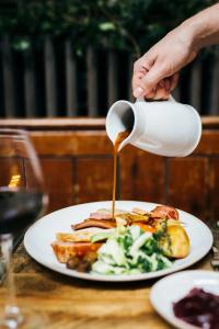 Coach & Horses - 7