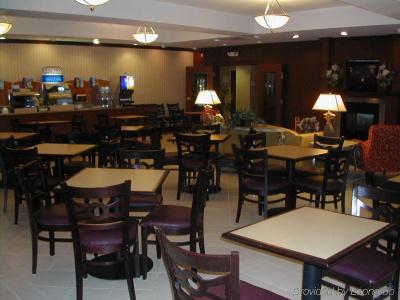 Holiday Inn Express & Suites-Summit Township, an IHG - 16