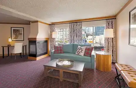 The Edgewater, a Noble House - 201