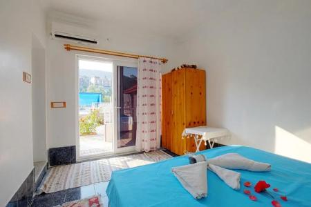 Rose Pension - 78