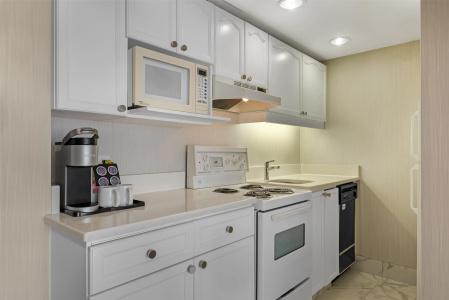 Best Western Plus Suites Downtown - 70