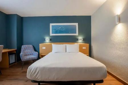 Travelodge Alicante Puerto - 50